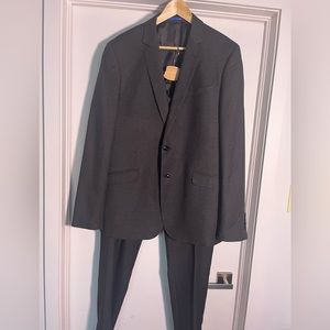 Sondergaard

Slim-Fit Suit